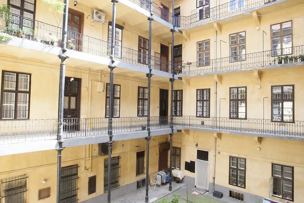 Carolyn Apartman In The Old City Apartment Budapest