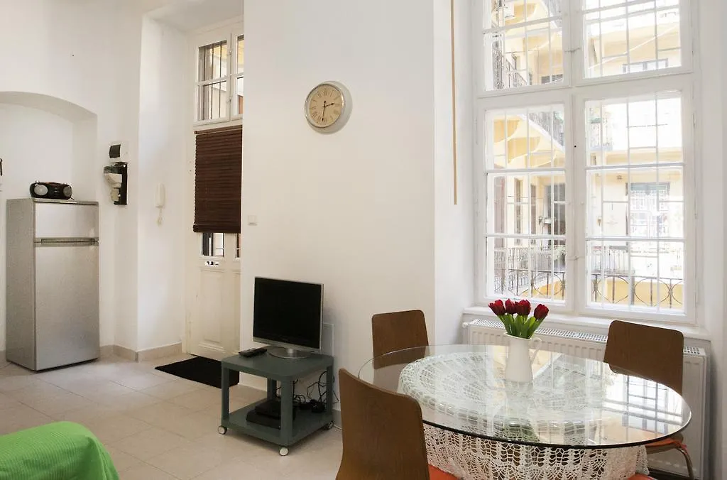Carolyn Apartman In The Old City Apartment Budapest